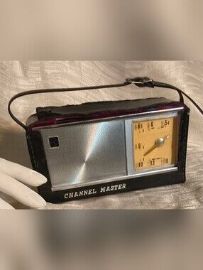 Channel Master Portable AM Transistor Radio 6506, 1960s Black Case,Works, Vgt.